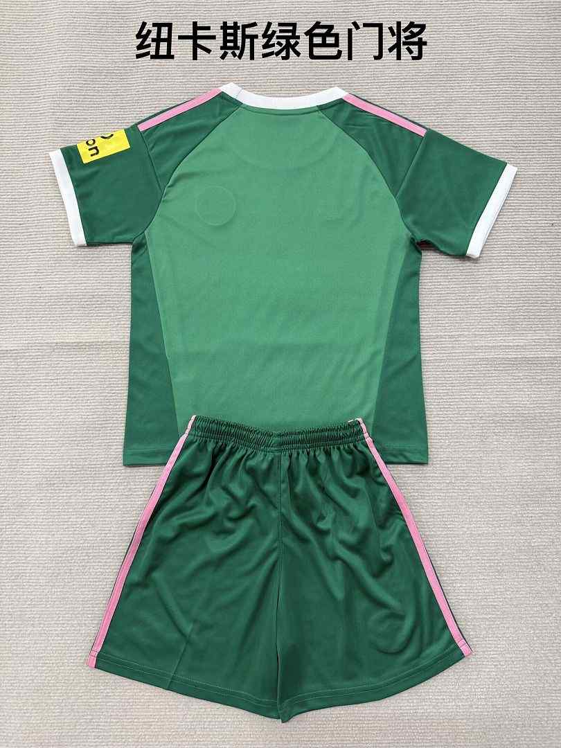 2026/27 Newcastle United Green Goalkeeper Kids Kit Soccer Jersey 16-28