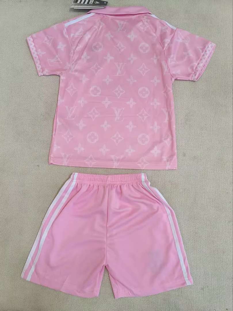 2026/27 Real Madrid Pink Special Kids Kit Soccer Jersey 16-28