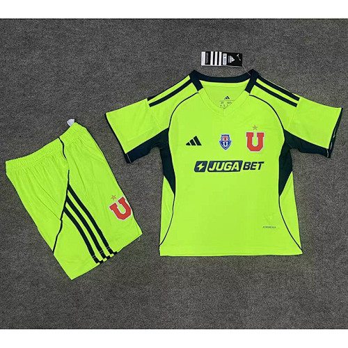 25 26 Universidad de Chile Third Away Kids Kit