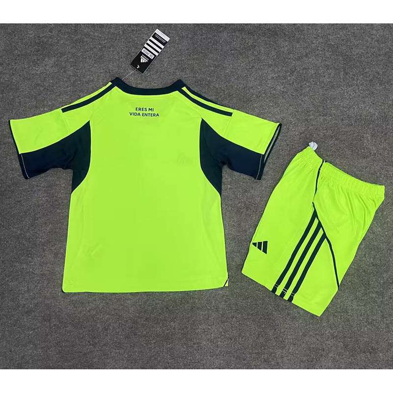 25 26 Universidad de Chile Third Away Kids Kit