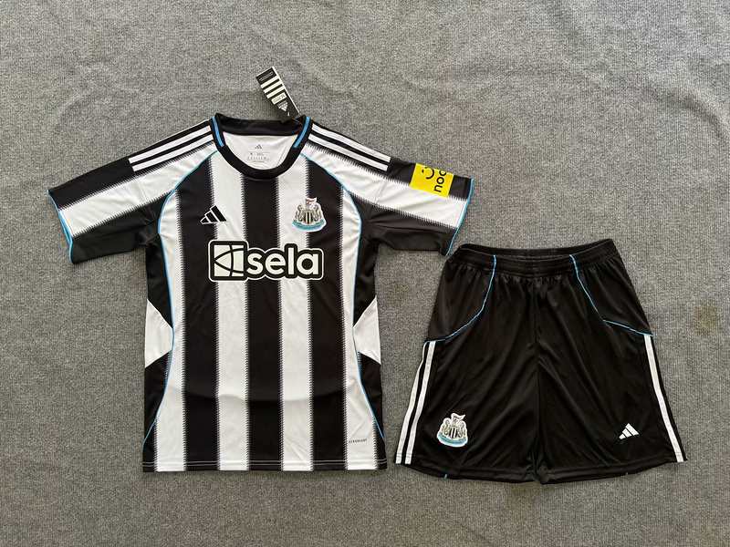 25-26 Newcastle United home kid kit