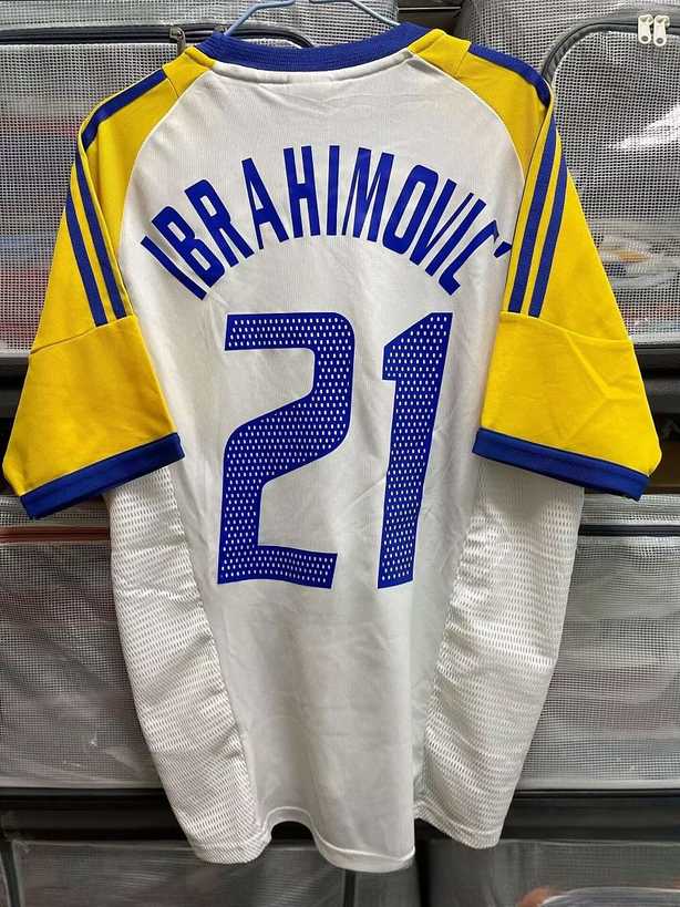 2002 Sweden Away Retro Soccer Jersey S-2XL