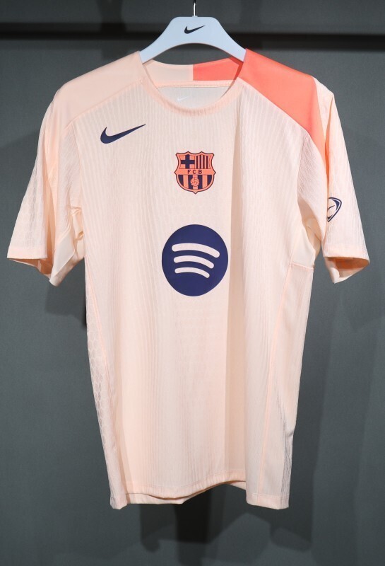 Barcelona 2025/26 Pink Special Player version jersey