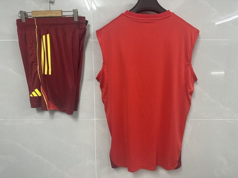 25-26 Nottingham Forest Vest training suit