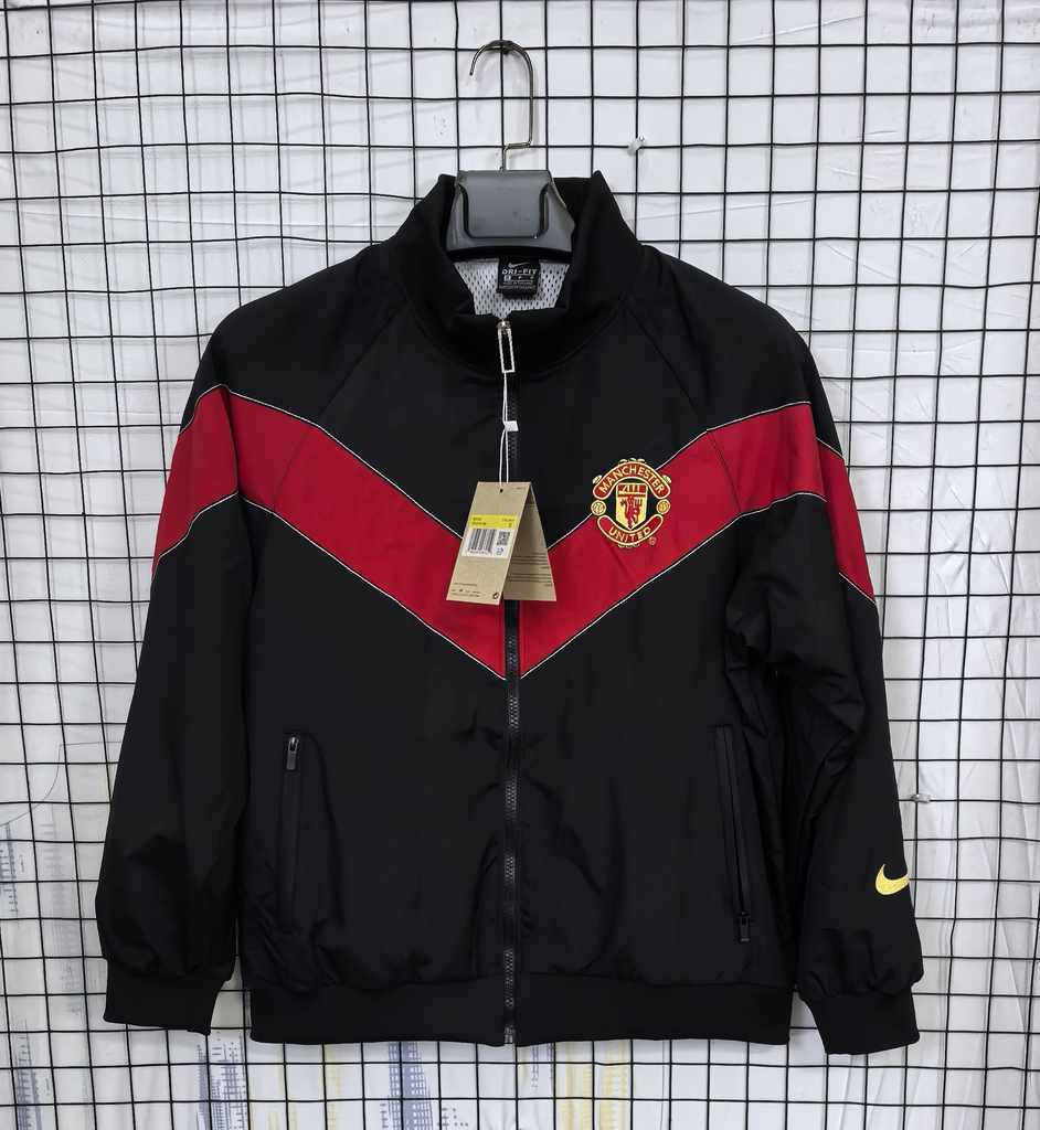 06/07 Manchester United BLack Retro Windbreaker